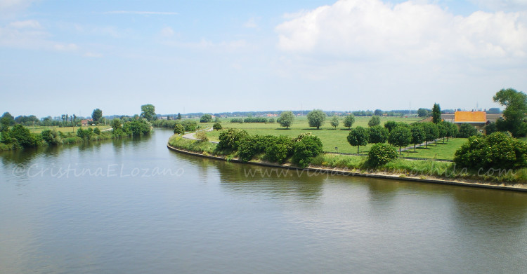 Vista del Yser o Jzer desde la Dondengang o Trinchera de la Muerte, de Diksmuide o Dismuide, Flandes, Bélgica