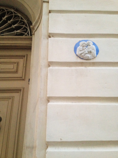 Virgen en una puerta de Valletta (Malta)