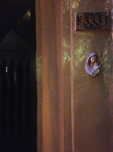 Virgen en una puerta de Valletta (Malta)