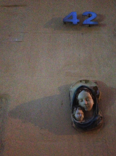 Virgen en una puerta de Valletta (Malta)