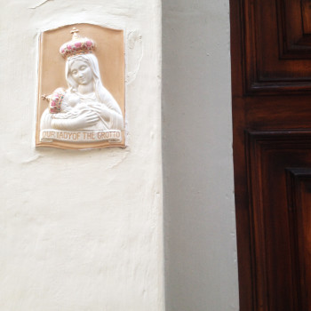 Virgen en una puerta de Valletta (Malta)