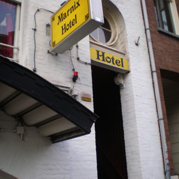 Entrada del Marnix Hotel (Amsterdam, Holanda. Países Bajos)