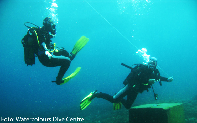 Aprendiendo a bucear en el Watercolour Dive Centre. Sliema (Malta)