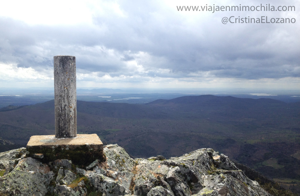 Vértice geodésico de Berzocana del Geoparque Villuercas, Ibores Jara. Cáceres (Extremadura, España)