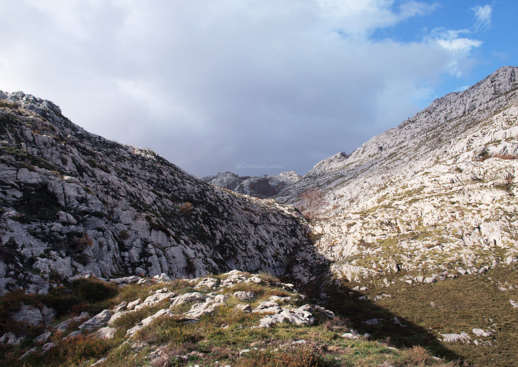 Ruta del Hoyo Masallo, de Valle a Riba en otoño. Valle de Soba (Cantabria)