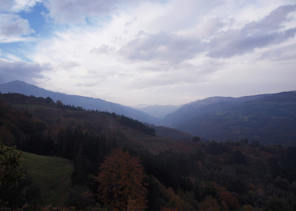 Ruta del Hoyo Masallo, de Valle a Riba en otoño. Valle de Soba (Cantabria)