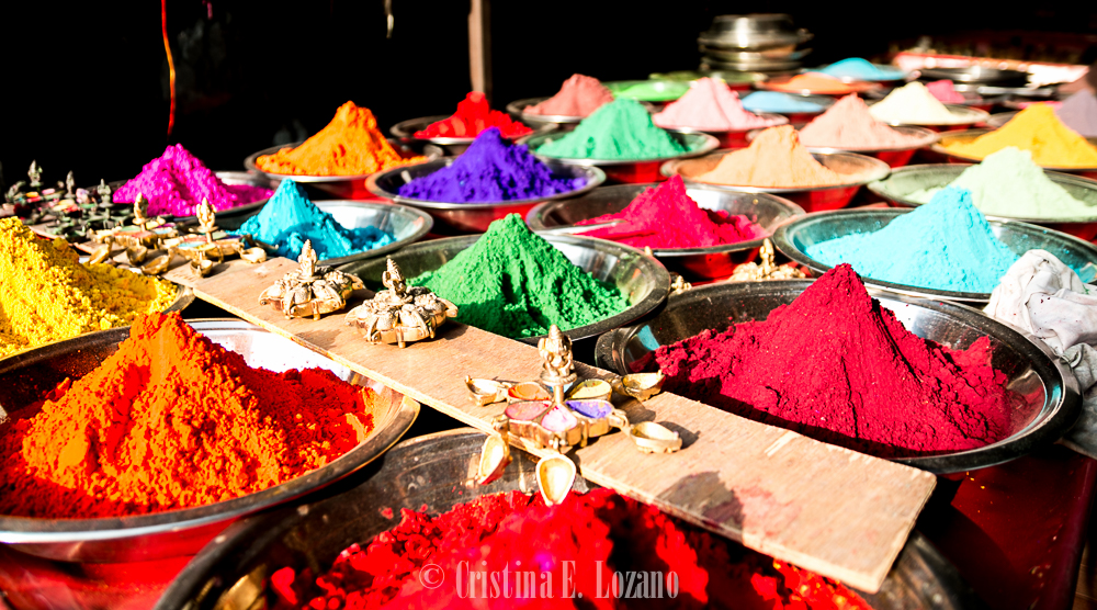 Polvos de colores. Mercado de Orccha (India)